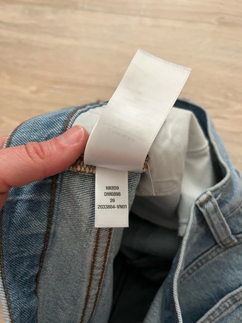 Madewell Women’s The Perfect Vintage Mid-Length Jean Short in Wainfleet Wash 26 - Picture 7 of 9